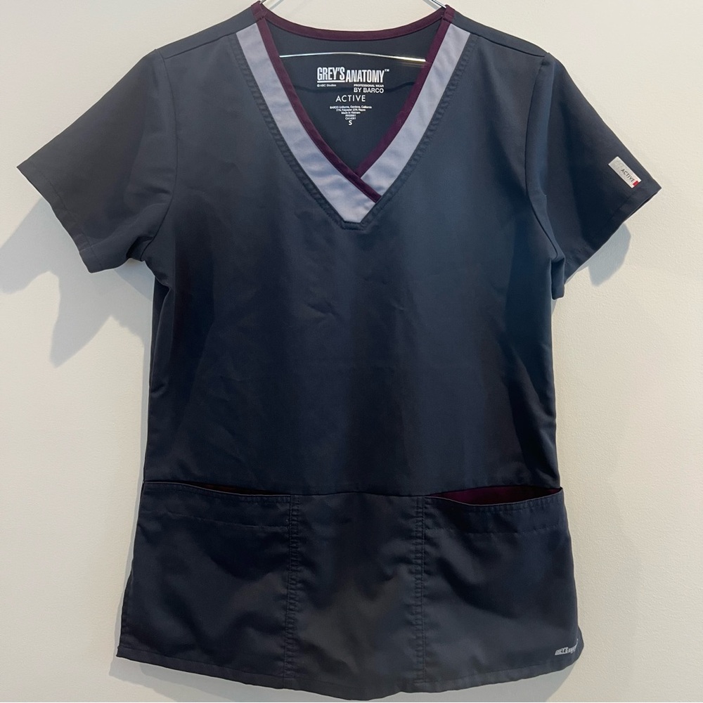 Grey’s‎ Anatomy Active scrub top